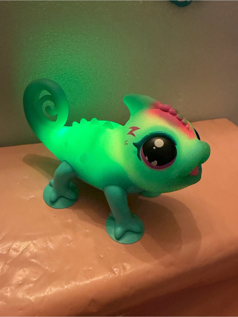 Little Live Pets Sunny the Bright Light Green Chameleon, Interactive 30+ Sounds